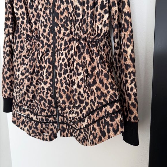 THE UPSIDE Leo Ash Leopard Hooded Active Jacket Rain Coat Women’s Medium - Picture 5 of 9